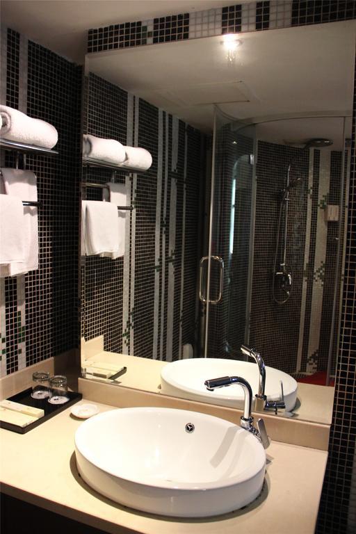 Manhattan Jinling Hotel Shanghái Habitación foto